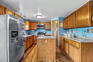 917 Wheelock Ave, Hartford, WI 53027 - Photo 7