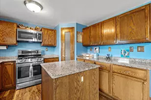 917 Wheelock Ave, Hartford, WI 53027 - Photo 9