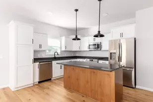 1157 Hickory Hls Dr, Sun Prairie, WI 53590 - Photo 5