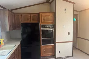 W211N11783 Hilltop Cir, Germantown, WI 53022 - Photo 9