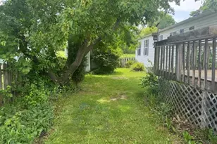 W211N11783 Hilltop Cir, Germantown, WI 53022 - Photo 3