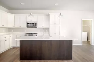 5902 Saturn Dr, Madison, WI 53718 - Photo 7