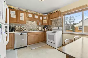 426 Rushmore Ln, Madison, WI 53711 - Photo 3