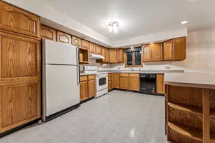 W8325 Larson Ln, New Lisbon, WI 53950 - Photo 9