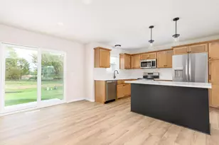 6425 Prairie Wood Dr, Mcfarland, WI 53558 - Photo 5