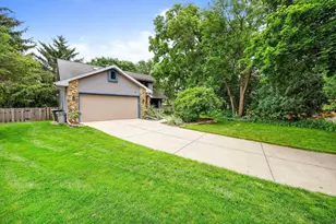 21 Torrey Pines Ct, Madison, WI 53717 - Photo 3