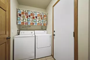 402 Matterhorn Dr, Verona, WI 53593 - Photo 15