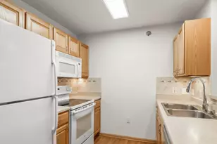 6831 Parkside Cir, Windsor, WI 53532 - Photo 5