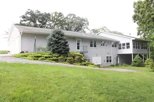 10538 W Erbe Rd, Blue Mounds, WI 53517 - Photo 3