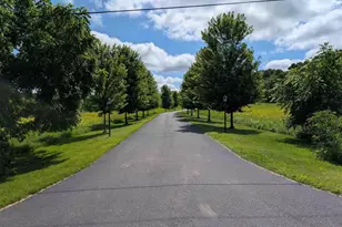 596 Hillcrest Ln, Brooklyn, WI 53521 - Photo 5