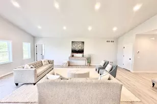 317 Dahlia Dr, Stoughton, WI 53589 - Photo 3