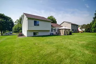 201 Vista Dr, Cottage Grove, WI 53527 - Photo 5