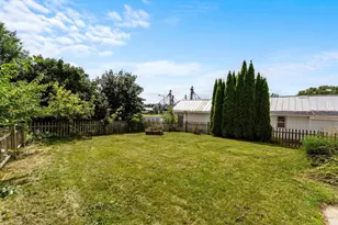 1121 Millersville Ave, Howards Grove, WI 53083 - Photo 3