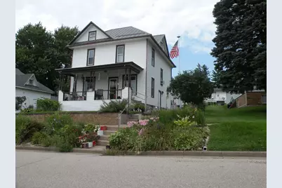610 1st Street, Bloomington,  53804 - Photo 1