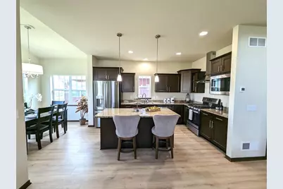 14 Bluestem Pass, Mount Horeb, WI 53572 - Photo 5