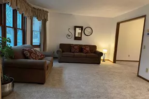 4302 Beilfuss Dr, Madison, WI 53704 - Photo 7