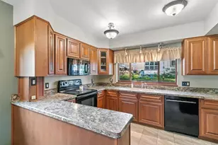 523 W Edgewater St, Portage, WI 53901 - Photo 5