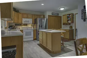 126 Deanna Dr, Janesville, WI 53536 - Photo 7