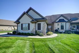 N35W23701 Auburn Ct, Pewaukee, WI 53072 - Photo 1