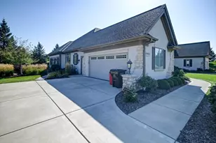 N35W23701 Auburn Ct, Pewaukee, WI 53072 - Photo 45