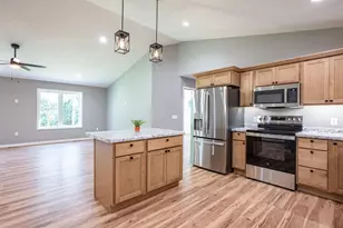 914 Marcy Ct, Wisconsin Dells, WI 53965 - Photo 9