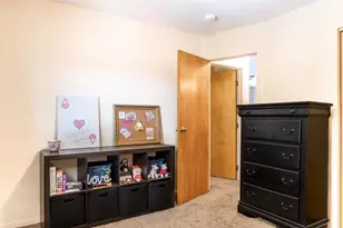 5351 Garden View Ct, Madison, WI 53713 - Photo 9