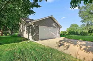 390 Meadow Ln, Columbus, WI 53925 - Photo 27