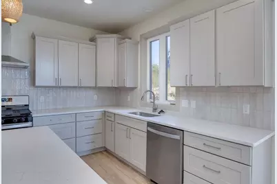 1113 N Division Street, Waunakee, WI 53597 - Photo 9