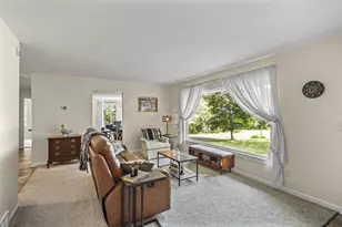 6064 Vroman Rd, Fitchburg, WI 53593 - Photo 7