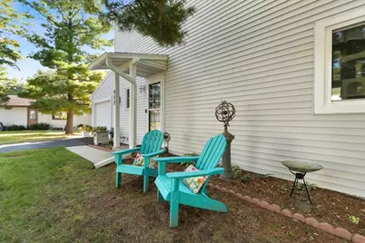 902 Saddle Ridge, Portage, WI 53901 - Photo 1