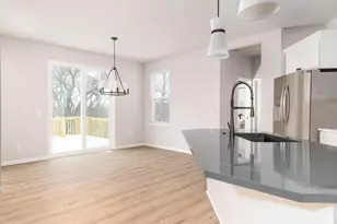 1816 August Moon Dr, Madison, WI 53718 - Photo 5