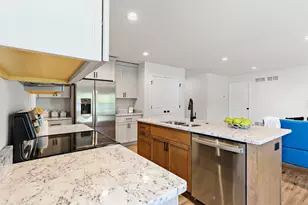 352 Dahlia Dr, Stoughton, WI 53589 - Photo 9