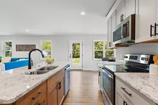 352 Dahlia Dr, Stoughton, WI 53589 - Photo 7