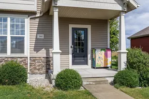 1142 O'Keeffe Ave, Sun Prairie, WI 53590 - Photo 3