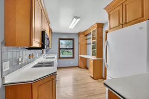 507 Falcon Cir, Monona, WI 53716 - Photo 9