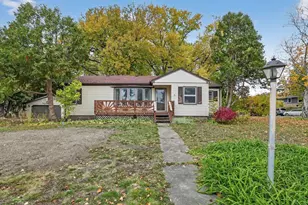 507 Falcon Cir, Monona, WI 53716 - Photo 3