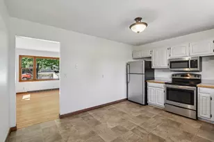 405 Meadow Wood Dr, Mount Horeb, WI 53572 - Photo 9