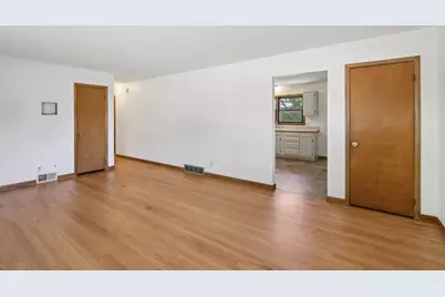 405 Meadow Wood Drive, Mount Horeb, WI 53572 - Photo 11