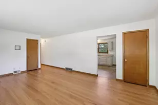 405 Meadow Wood Dr, Mount Horeb, WI 53572 - Photo 11