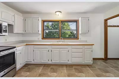 405 Meadow Wood Drive, Mount Horeb, WI 53572 - Photo 7