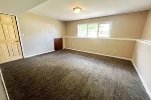 513 Village Dr, Belleville, WI 53508 - Photo 9