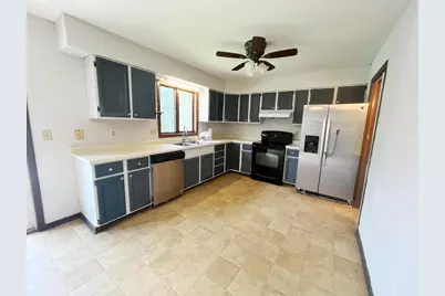 513 Village Drive, Belleville, WI 53508 - Photo 5