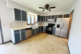 513 Village Dr, Belleville, WI 53508 - Photo 5