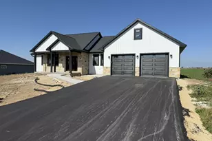 192 Antoine St, Mineral Point, WI 53565 - Photo 5