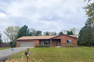 N5701 Lakeview Dr, Green Lake, WI 54941 - Photo 1