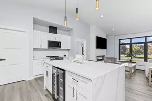 383 Oakbrook Dr, Wisconsin Dells, WI 53965 - Photo 11