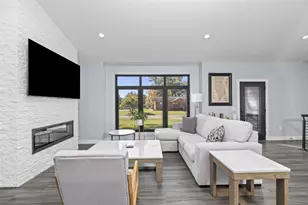 383 Oakbrook Dr, Wisconsin Dells, WI 53965 - Photo 5