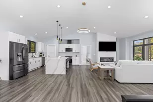 383 Oakbrook Dr, Wisconsin Dells, WI 53965 - Photo 5