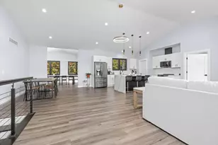 383 Oakbrook Dr, Wisconsin Dells, WI 53965 - Photo 5