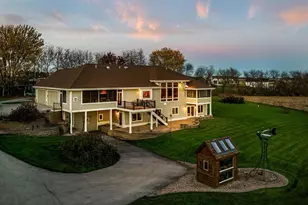 3027 Castleton Xing, Sun Prairie, WI 53590 - Photo 3